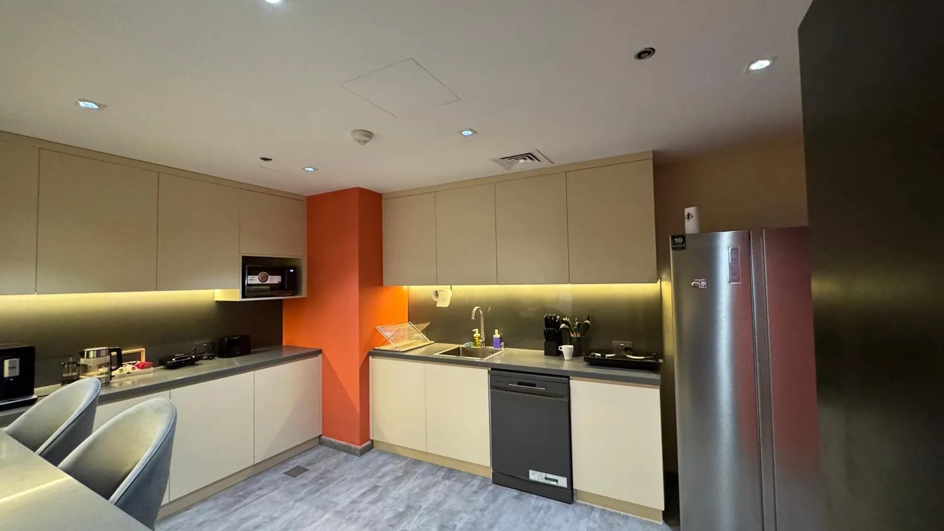 Kapselhotel 4 All Friends Jbr Dubai